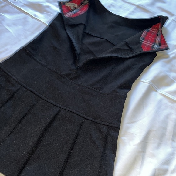 BIENZOE S7 Black Dress w Pleaded Skirt & red plaid underneath top zip up in back - Picture 7 of 8